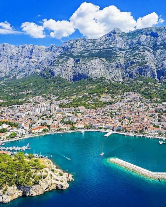 The View Luxury 2+2 In A Strict Center Apartment Makarska